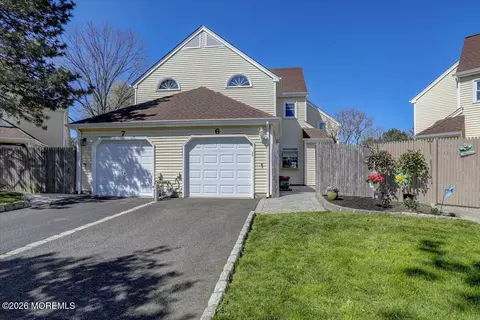 6 Longfellow Ct, Freehold, NJ 07728