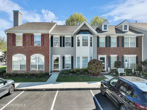 106 Wood Duck Ct, Freehold, NJ 07728