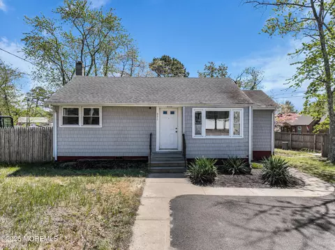 838 Maple Ave, Brick, NJ 08724