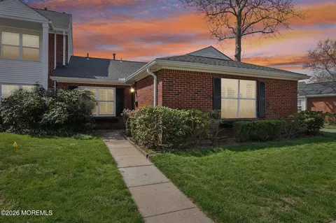 9 Dogwood Ct, Spring Lake Heights, NJ 07762