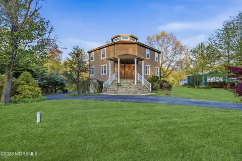 314 Smithburg Rd, Manalapan, NJ 07726