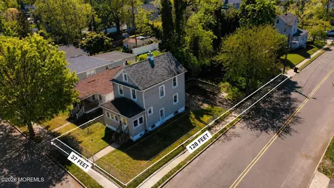 97 Bank St, Red Bank, NJ 07701