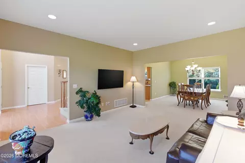 6 Etty Ct, Manchester, NJ 08759