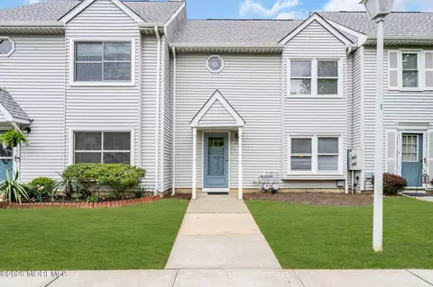 40 Independence Ct, Jackson, NJ 08527