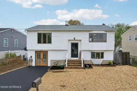 3138 Oceanic Dr, Toms River, NJ 08753