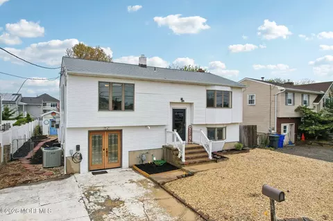 3138 Oceanic Dr, Toms River, NJ 08753