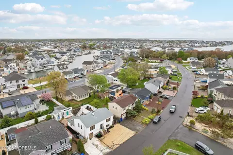 3138 Oceanic Dr, Toms River, NJ 08753