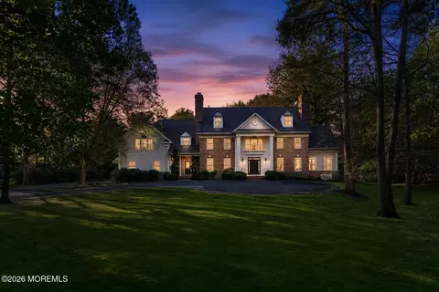 423 Navesink River Rd, Middletown, NJ 07748