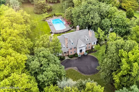 423 Navesink River Rd, Middletown, NJ 07748