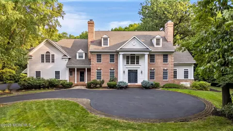 423 Navesink River Rd, Middletown, NJ 07748