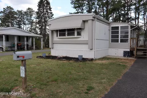 14 Kingfisher Way, Whiting, NJ 08759