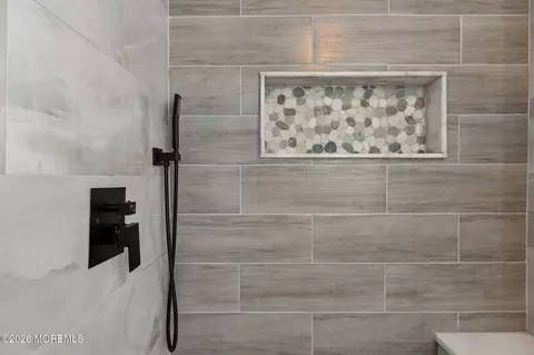 Bath - 8 Tijuana Ct, Toms River, NJ 08757 photo 2 of 4