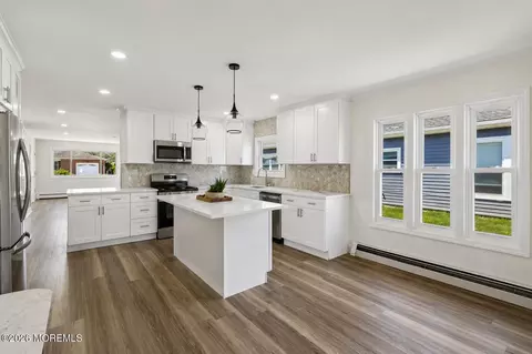 Kitchen - 8 Tijuana Ct, Toms River, NJ 08757 photo 3 of 6