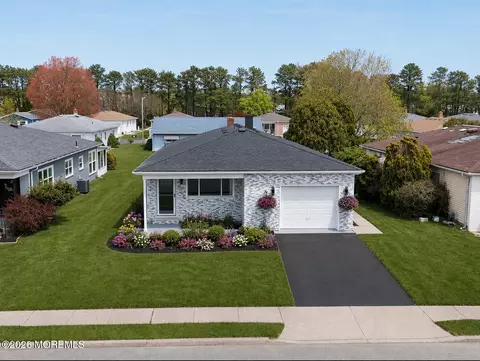 View/Area - 8 Tijuana Ct, Toms River, NJ 08757 photo 2 of 4