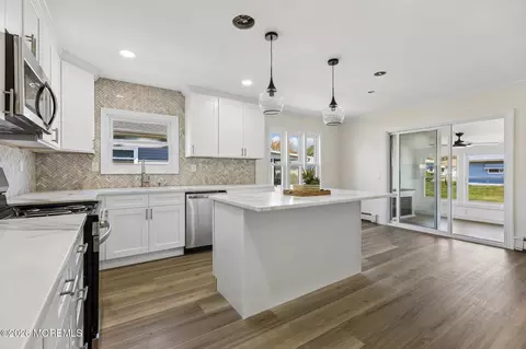 Kitchen - 8 Tijuana Ct, Toms River, NJ 08757 photo 5 of 6