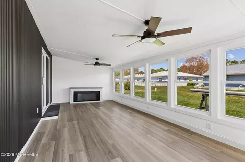 Exterior - 8 Tijuana Ct, Toms River, NJ 08757 photo 3 of 4