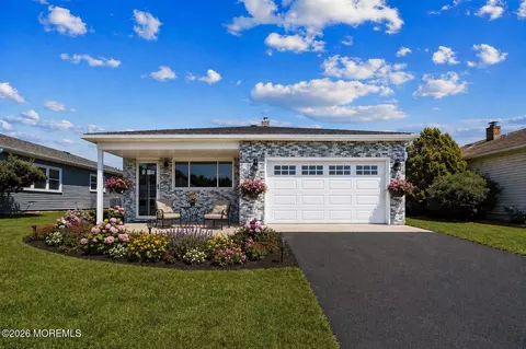 Exterior - 8 Tijuana Ct, Toms River, NJ 08757 photo 2 of 4