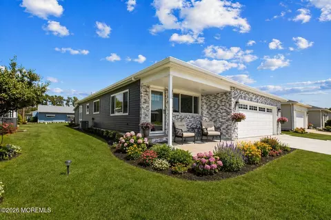 8 Tijuana Ct, Berkeley, NJ 08721
