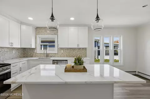 Kitchen - 8 Tijuana Ct, Toms River, NJ 08757 photo 4 of 6