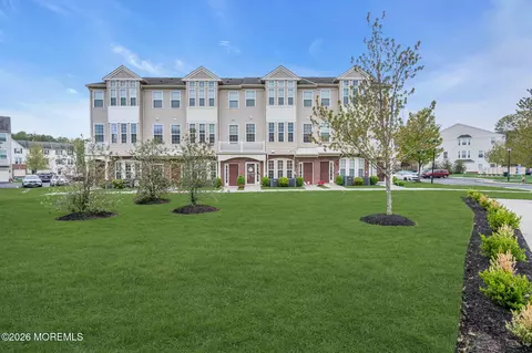 18 Jake Dr, Tinton Falls, NJ 07712