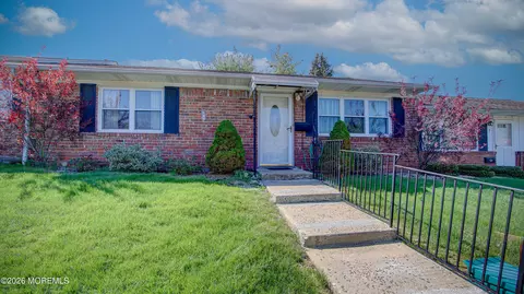 5 Missouri Ct #217, Matawan, NJ 07747