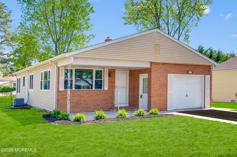 47 Normanton Ct, Toms River, NJ 08757