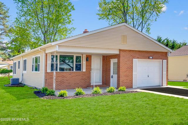 47 Normanton Ct, Toms River, NJ 08757