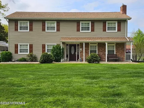 860 Somerset Dr, Toms River, NJ 08753