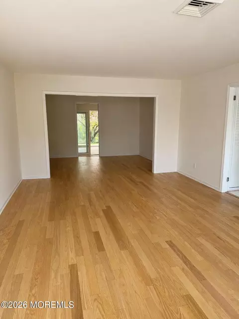 14 Skyline Dr, Brick, NJ 08724 photo 2