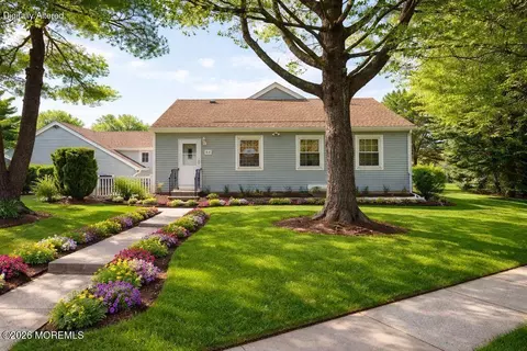 71 Patrick Henry Sq #A, Freehold, NJ 07728