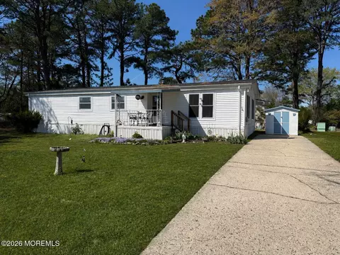 17 Susan Dr, Barnegat, NJ 08005
