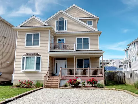 12 23rd Ave, Seaside Park, NJ 08752