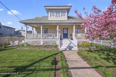 8 Riverdale Ave, Monmouth Beach, NJ 07750
