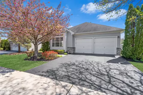 3 Baldwin Dr, Manchester, NJ 08759