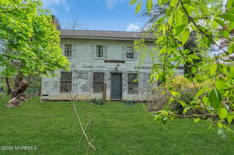 8 Church St, Middletown, NJ 07748