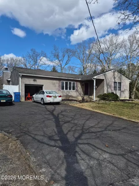 751 Lakehurst Ave, Jackson, NJ 08527