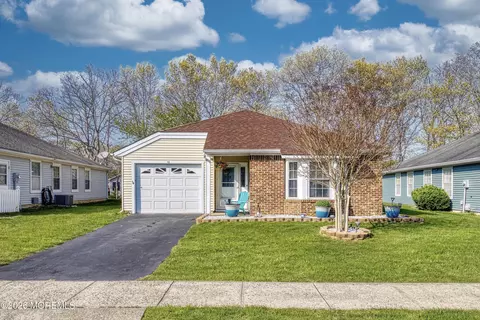 12 Dogwood Dr, Barnegat, NJ 08005