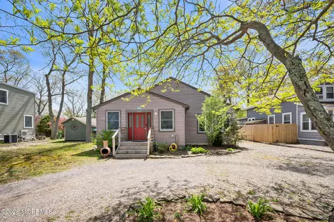 837 Huntington Ave, Pine Beach, NJ 08741