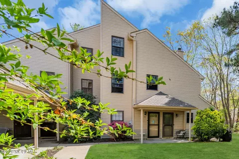 305 Owls Nest Ct, Jackson, NJ 08527