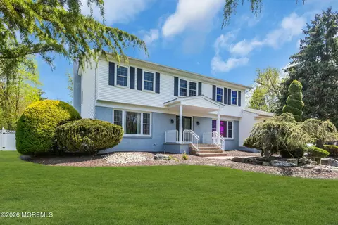 8 Glendale Dr, Manalapan, NJ 07726