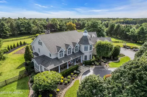 8 Country Club Ln, Colts Neck, NJ 07722