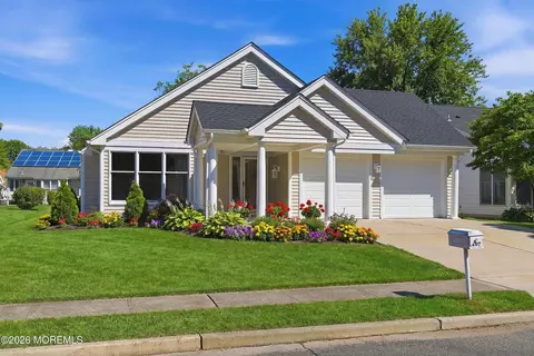 407 Kingsridge Rd, Manchester, NJ 08759