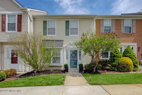 19 Haverford Ct #5, Freehold, NJ 07728
