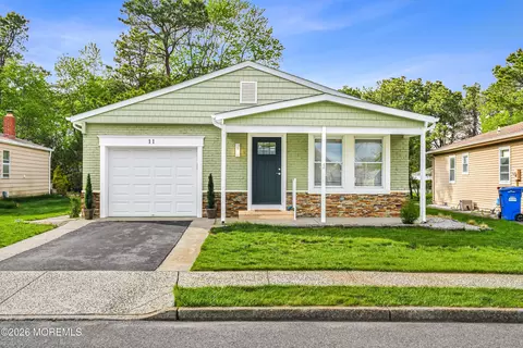 11 Selkirk Ave, Toms River, NJ 08757