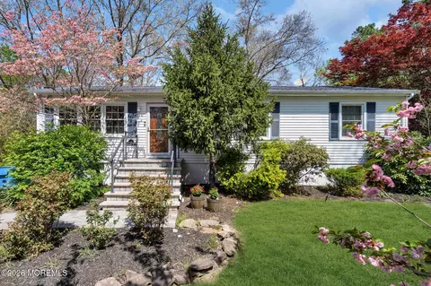 8 Peach Tree St, Jackson, NJ 08527