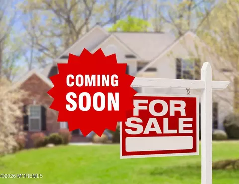 8 Arboretum Dr, Jackson, NJ 08527