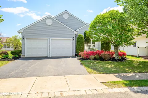 43 Rochford Dr, Manchester, NJ 08759
