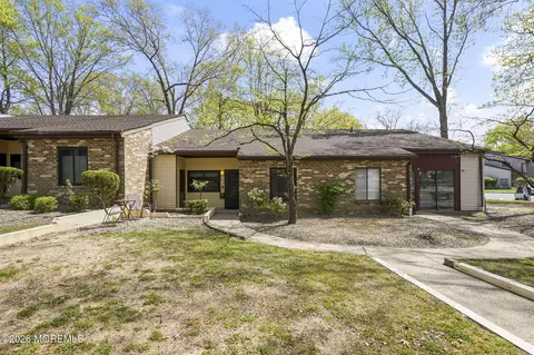 90 Arrowood Rd #E, Manalapan, NJ 07726