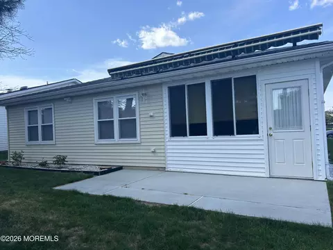 Exterior - 25 S Thames Pl, Brick, NJ 08723 photo 3 of 7