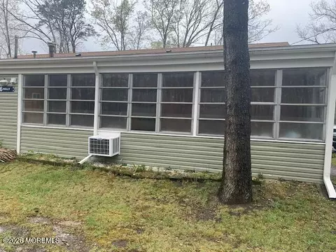 6 Holly St # A, Toms River, NJ 08757